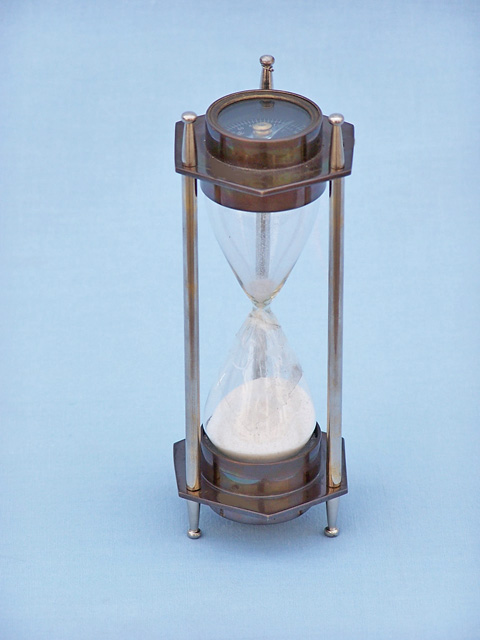 Sand timer with compass