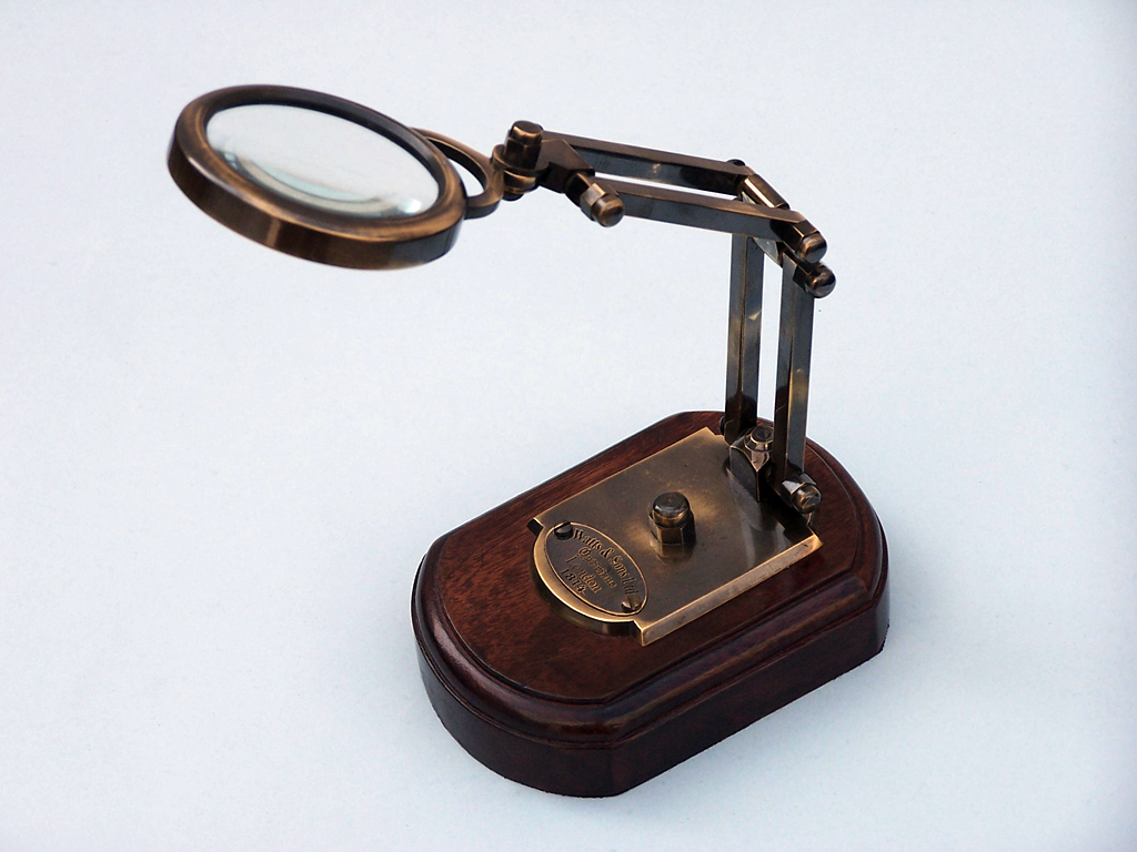 Stand magnifier